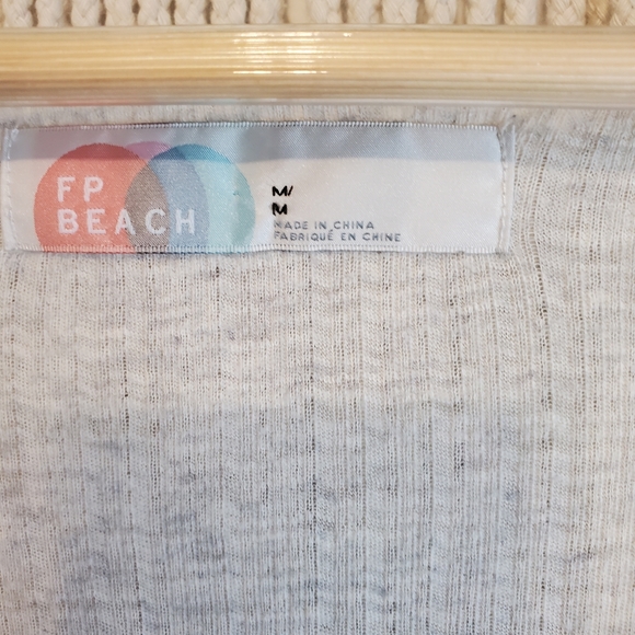 FREE PEOPLE BEACH Gray Long Ruffle Tiered Sleeve Oversized Knit Top sz M - Picture 4 of 7